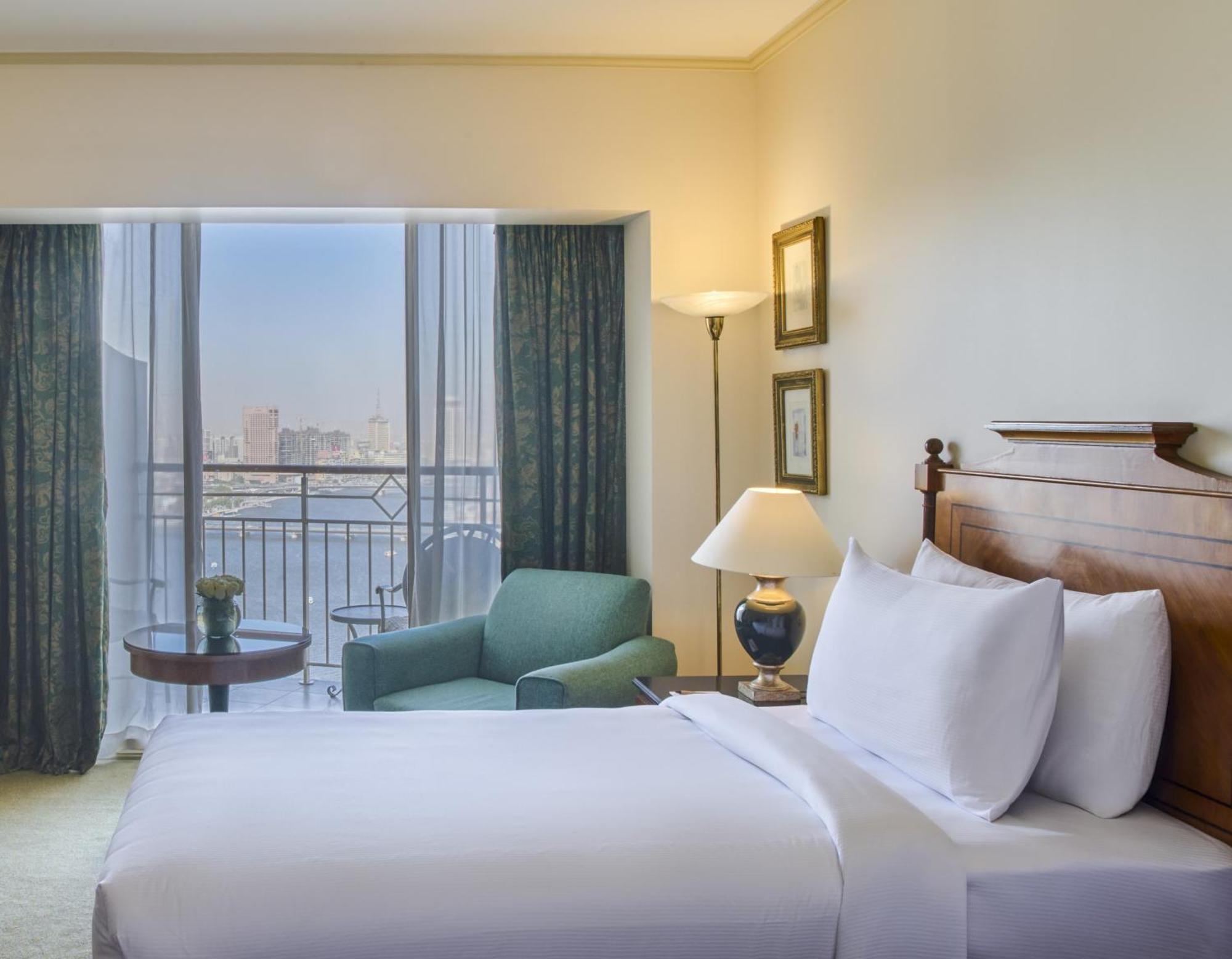 Hotel Hilton Cairo Grand Nile Exteriér fotografie A room at the hotel