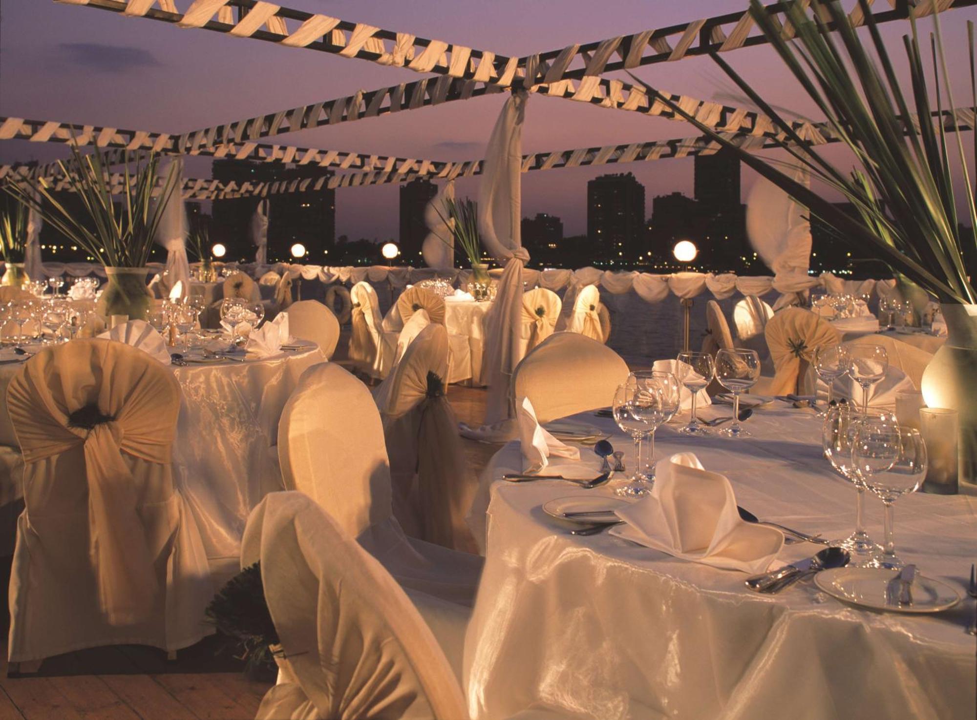 Hotel Hilton Cairo Grand Nile Exteriér fotografie The Terrace at the InterContinental