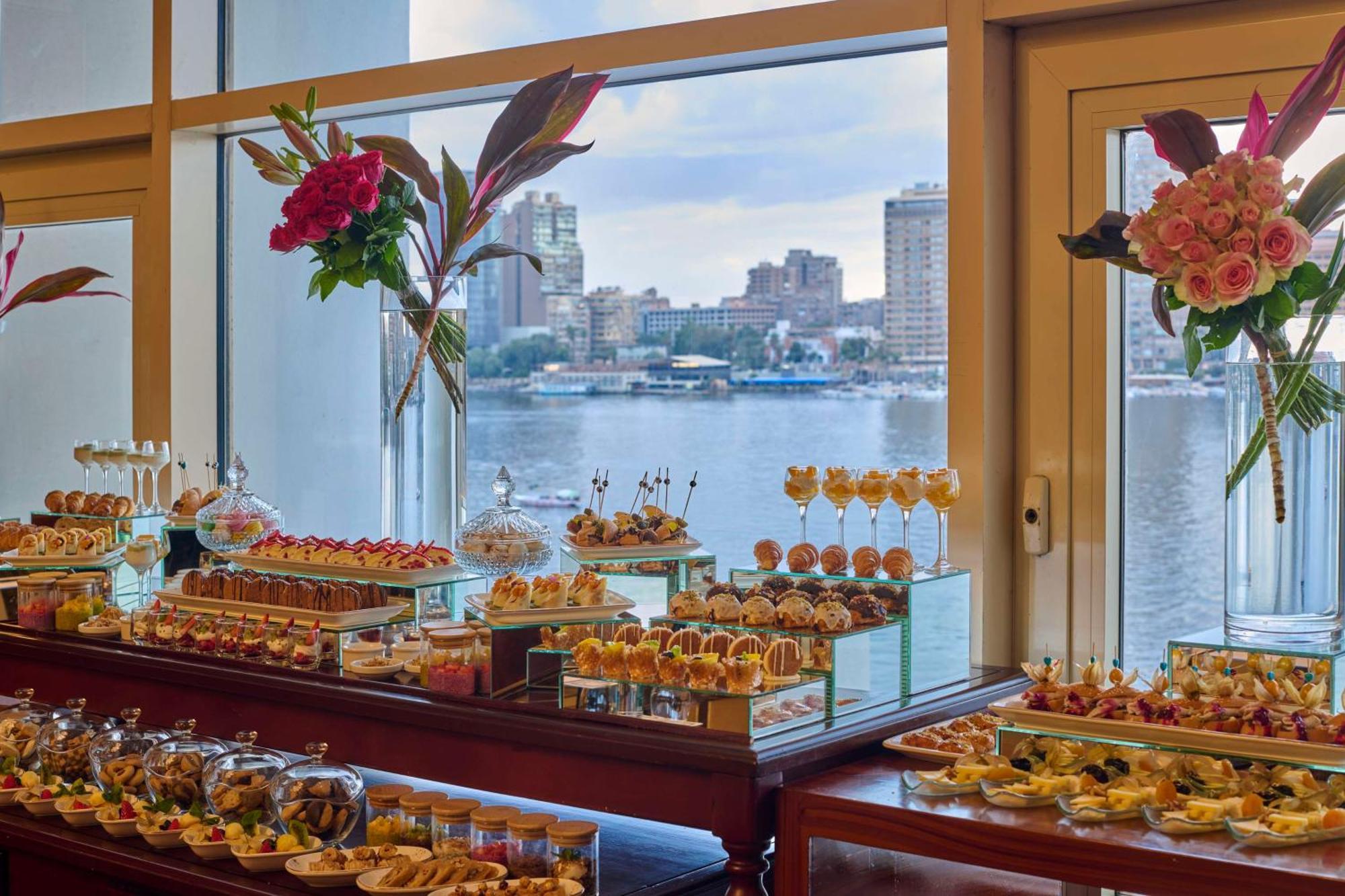 Hotel Hilton Cairo Grand Nile Exteriér fotografie The view from the lounge