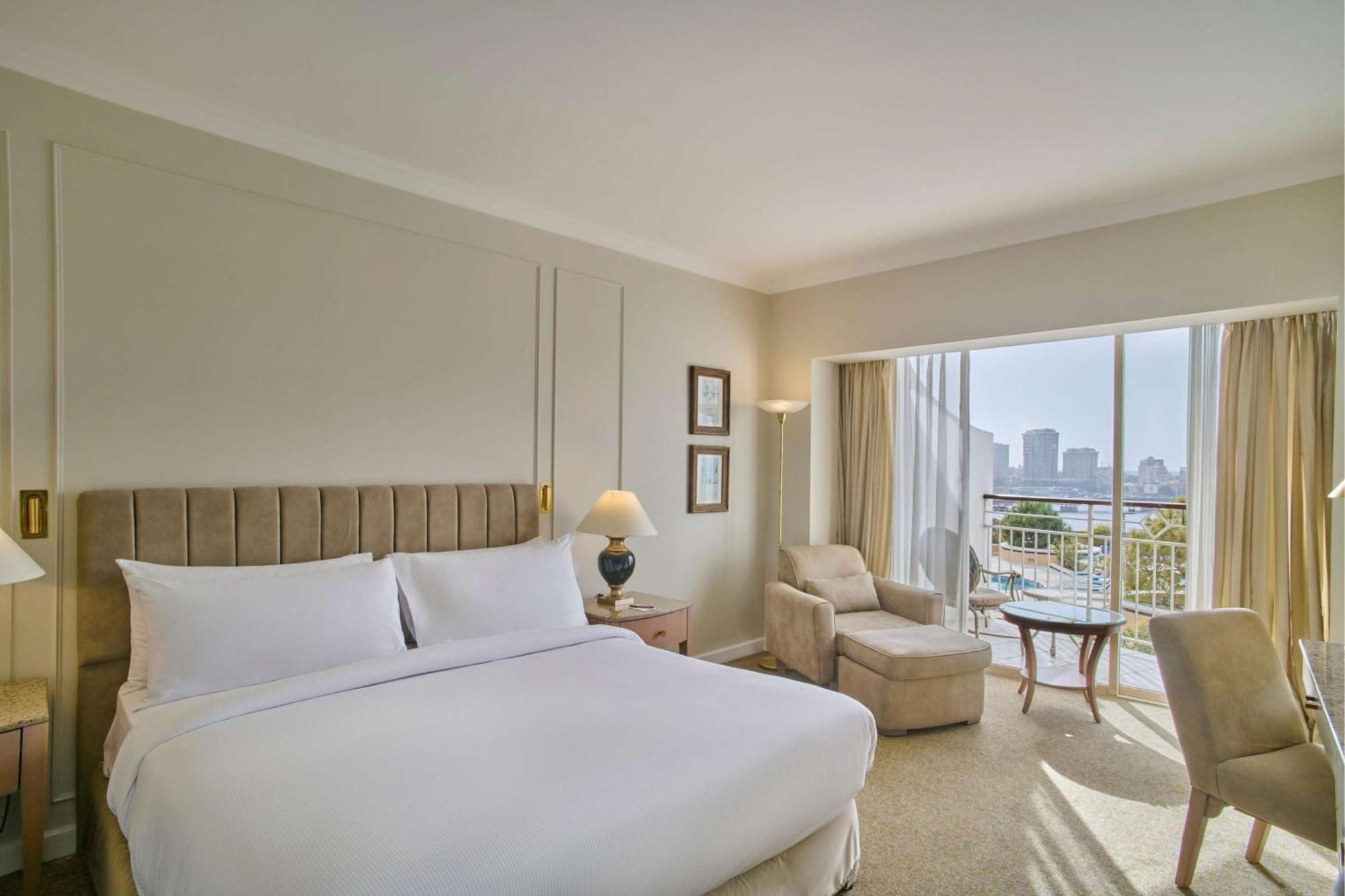 Hotel Hilton Cairo Grand Nile Exteriér fotografie A room at the hotel