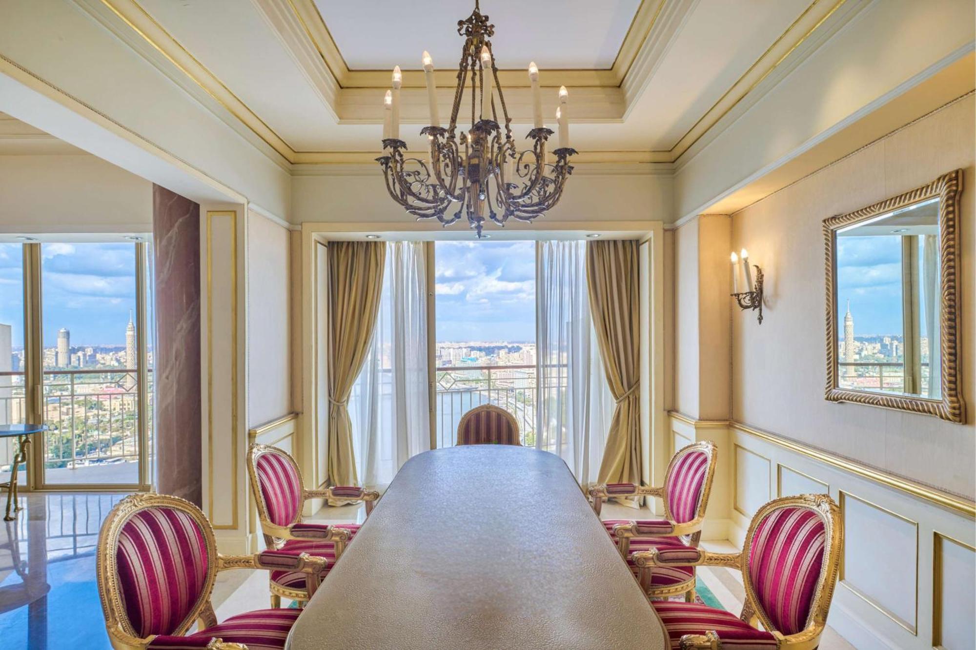 Hotel Hilton Cairo Grand Nile Exteriér fotografie The dining room of the Presidential Suite